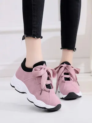 Women's Sneakers - Stylish modern design-حذاء رياضي نسائي - بتصميم عصري انيق